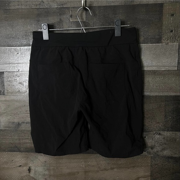 SOLD Athleta Trekkie Shorts 4 - Picture 3 of 4